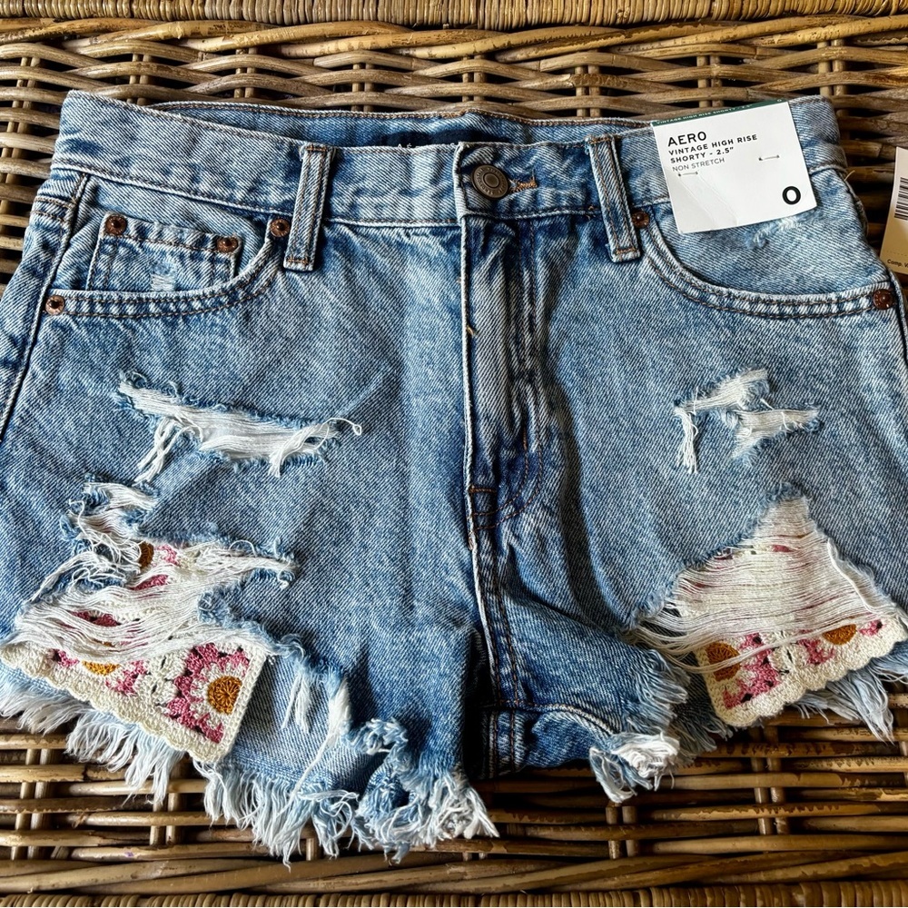 AERO-sz 0- vintage high rise shorty embroidered pocket spring break